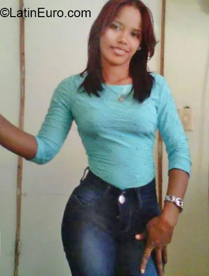 Date this gorgeous Dominican Republic girl Laudie from Santo Domingo DO23687