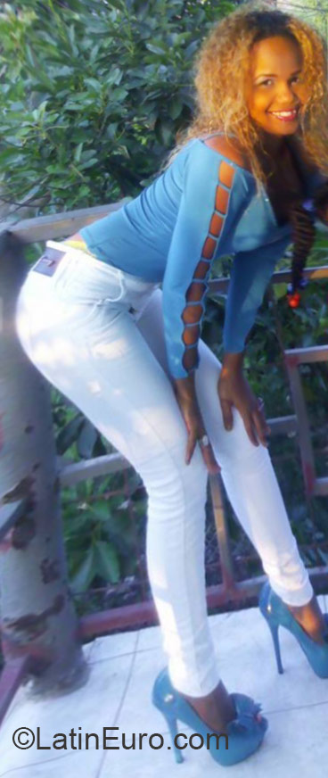 Date this nice looking Dominican Republic girl Rosa elizabeth from moca DO23696