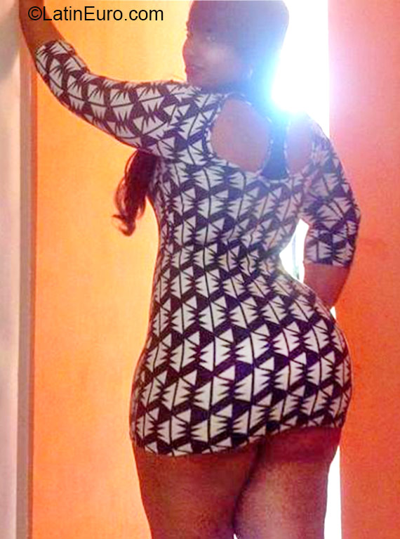 Date this exotic Dominican Republic girl Elizabeth from Santiago DO23698