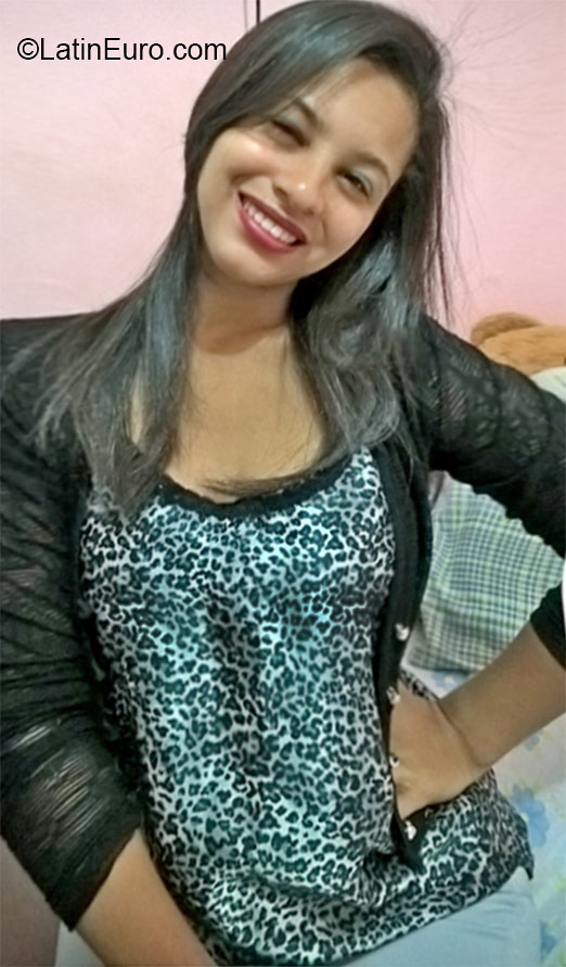 Date this funny Brazil girl Nathalia from Recife BR9488