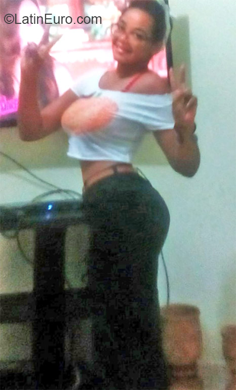 Date this lovely Dominican Republic girl Eunias from Santo Domingo DO23750