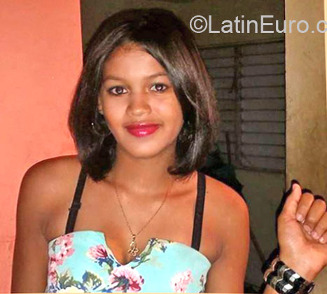 Date this hard body Dominican Republic girl Yekin from Santo Domingo DO23818