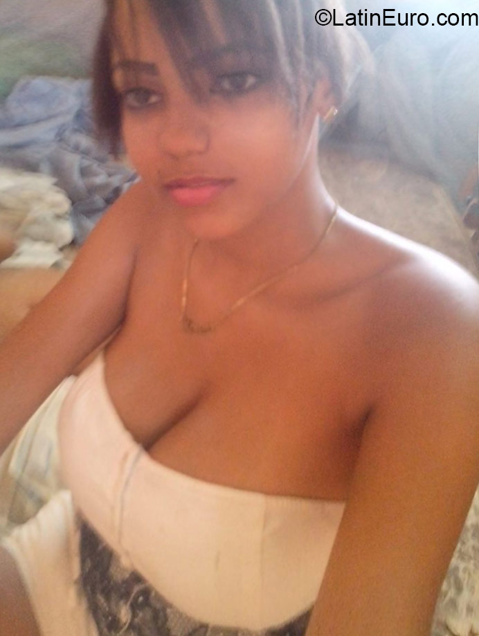 Date this pretty Dominican Republic girl Ruth from Santo Domingo DO23853