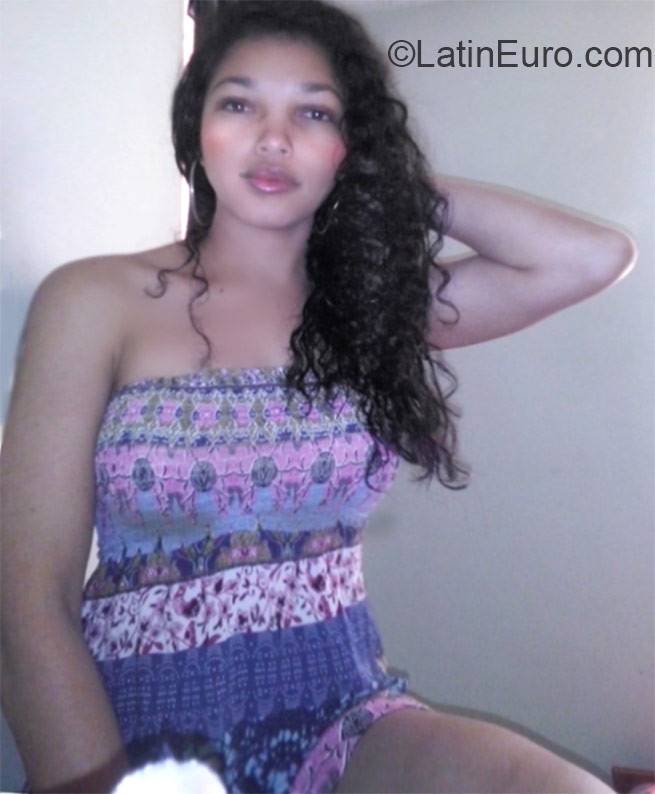 Date this young Colombia girl Lolia from Bogota CO18258