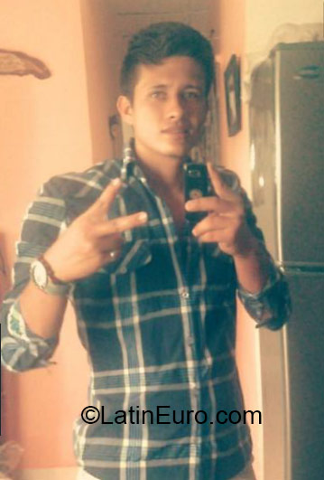 Date this hard body Colombia man Yeison from cucuta CO18262