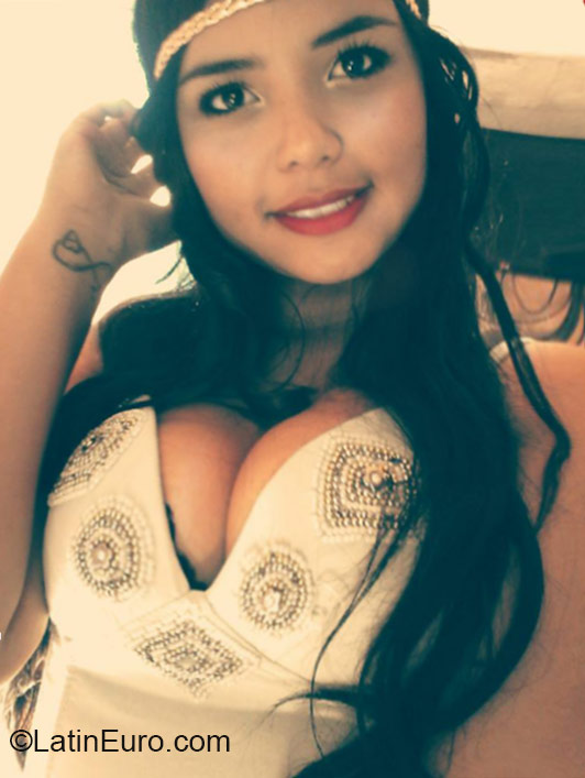 Date this young Colombia girl Natalia from Medellin CO18270