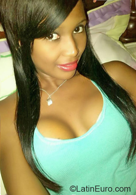 Date this georgeous Dominican Republic girl Rosaalba from Santo Domingo DO23881