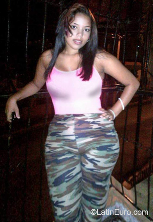 Date this happy Dominican Republic girl Chibelina from Bonao DO23884