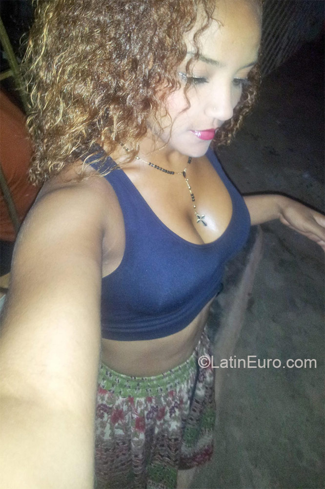 Date this foxy Dominican Republic girl Ines from Santo Domingo DO23983