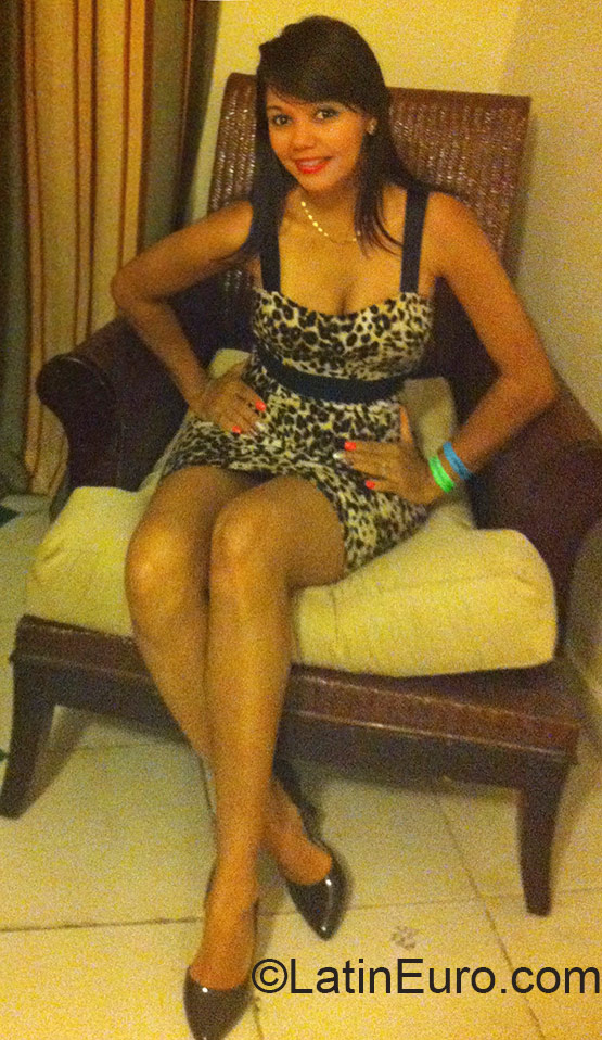 Date this sensual Dominican Republic girl Esteph from Santo Domingo DO23999