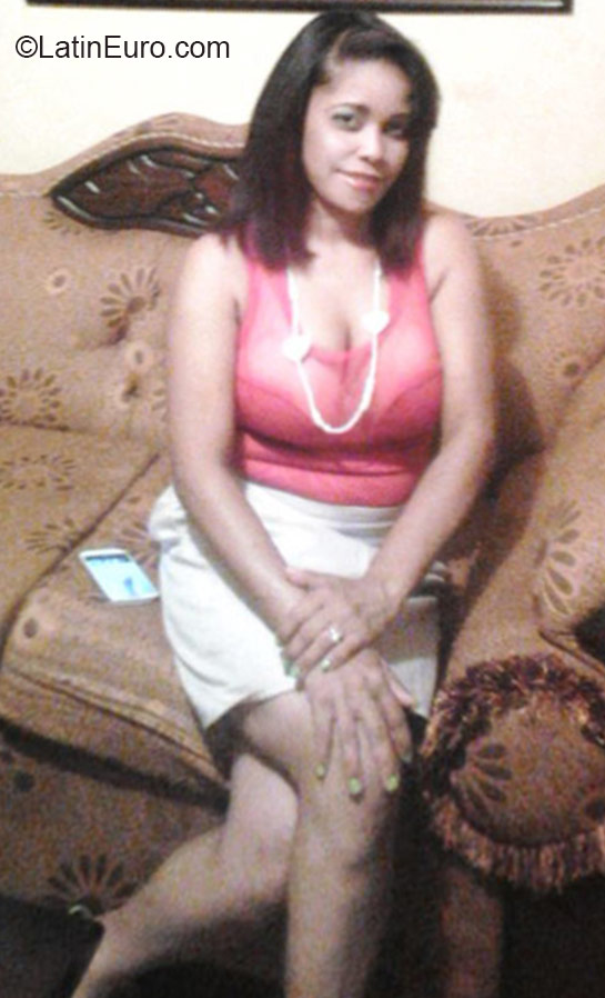 Date this charming Dominican Republic girl Yohanna from Santo Domingo DO24127