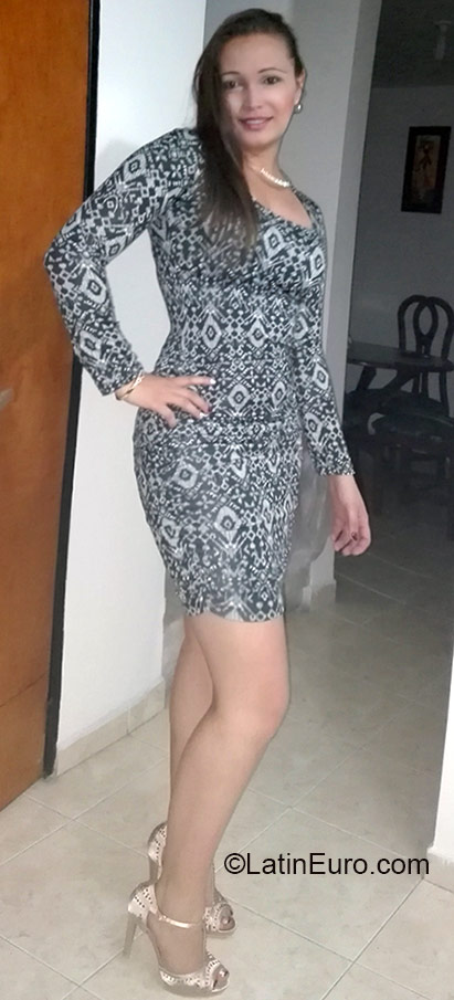 Date this young Colombia girl Yuliana from Manizales CO18371