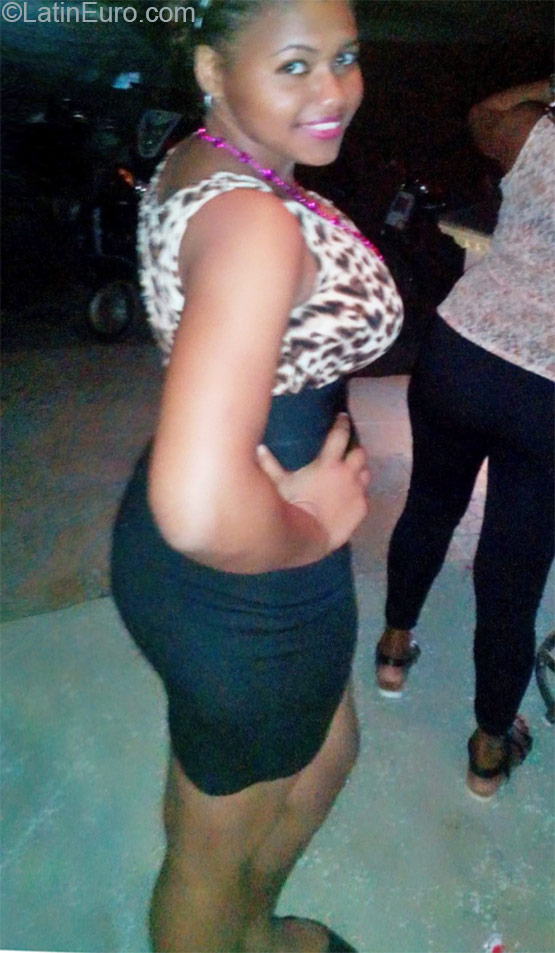 Date this stunning Dominican Republic girl Altagracia from Santo Domingo DO24182