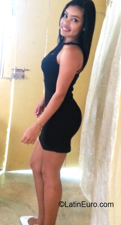 Date this attractive Dominican Republic girl Deysie from Barahona DO24185
