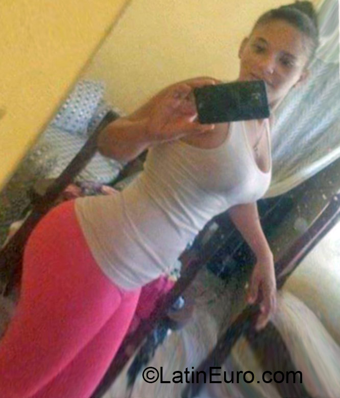 Date this lovely Dominican Republic girl Leidy from Santiago DO24189