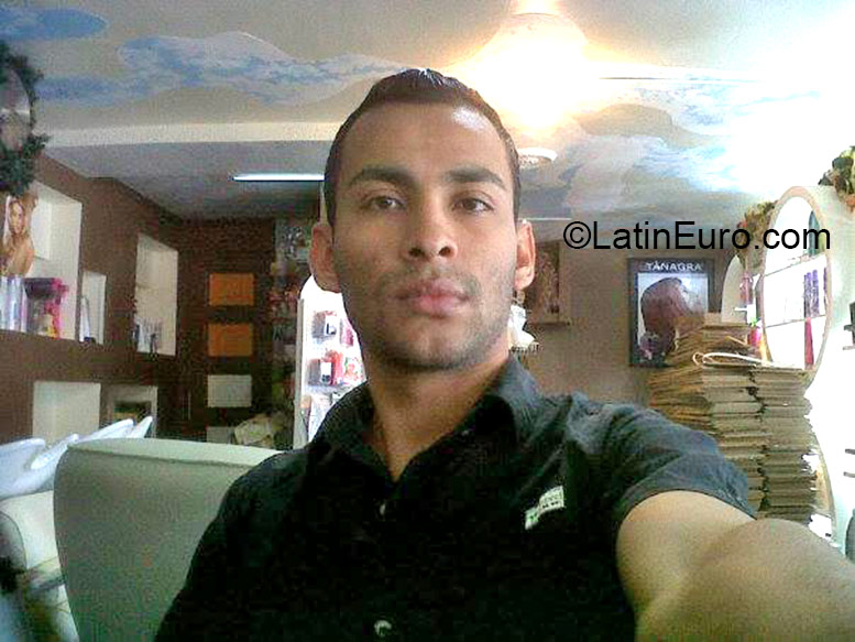 Date this athletic Panama man Omar from Panama City PA796