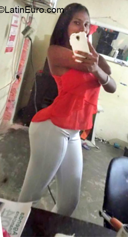 Date this nice looking Dominican Republic girl Madeline from San Pedro de Macoris DO24242