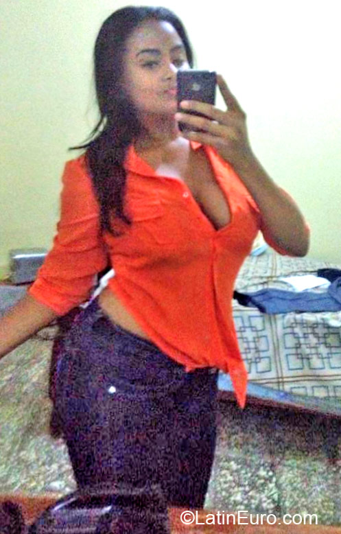 Date this beautiful Dominican Republic girl Laura from Santo Domingo DO24267