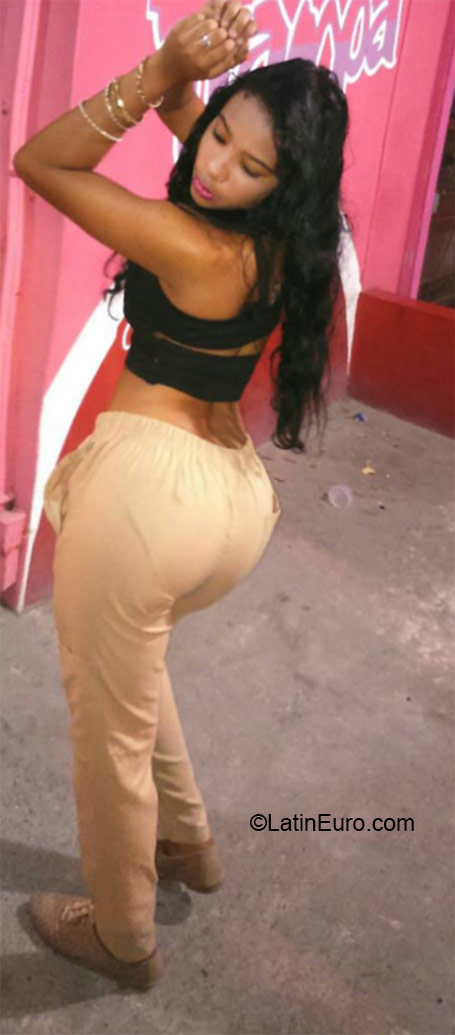 Date this passionate Dominican Republic girl Armairenes from Santo Domingo DO24287