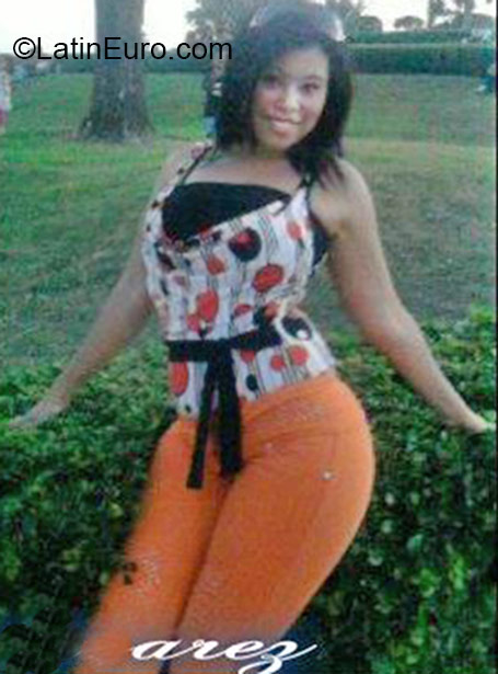 Date this stunning Dominican Republic girl Elizabeth from Santiago DO24348