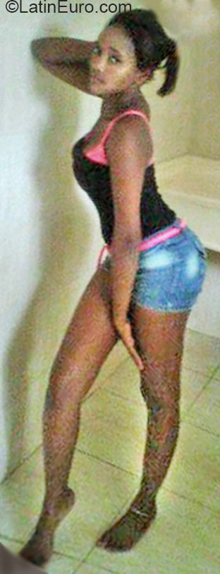 Date this attractive Dominican Republic girl Aderlin from higuey DO24368