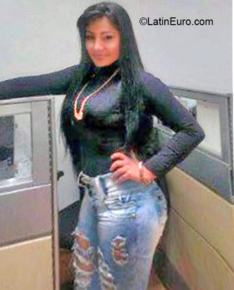 Date this attractive Panama girl Cristi from Panama City PA830