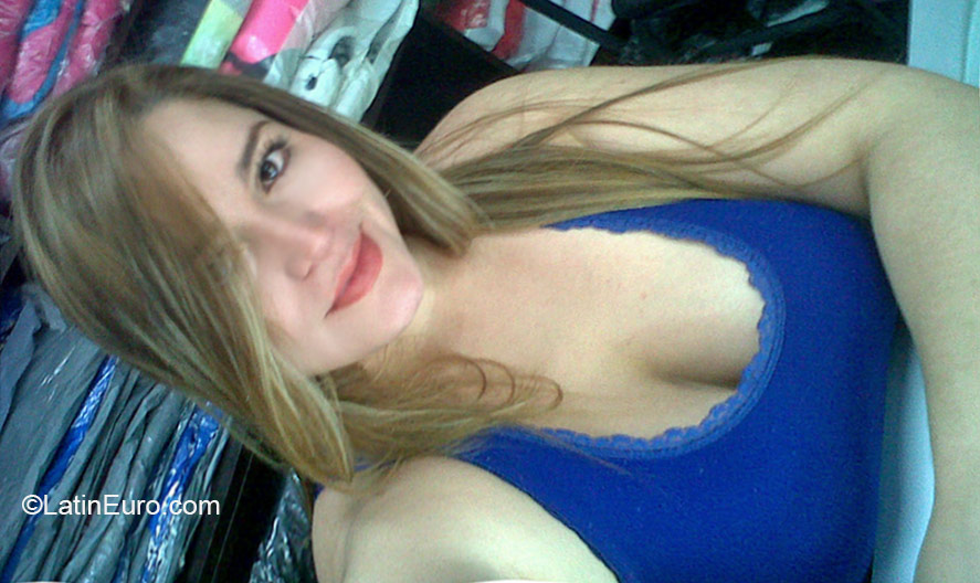 Date this happy Colombia girl Luisa from Bogota CO18460