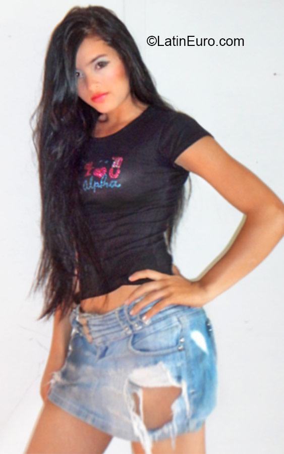 Date this lovely Colombia girl Brigitte from Pereira CO18490
