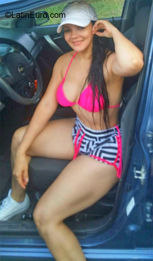 Date this beautiful Colombia girl Milena from Cali CO18498