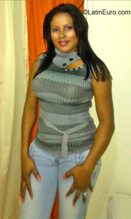 Date this funny Dominican Republic girl Paula from Santiago DO24471