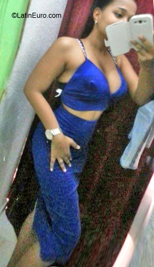 Date this hot Dominican Republic girl Sarah from Santo Domingo DO24483