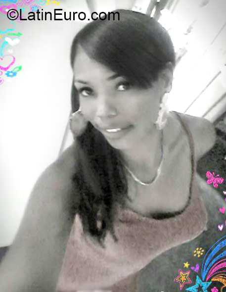 Date this charming Dominican Republic girl Luz from Santo Domingo DO24510