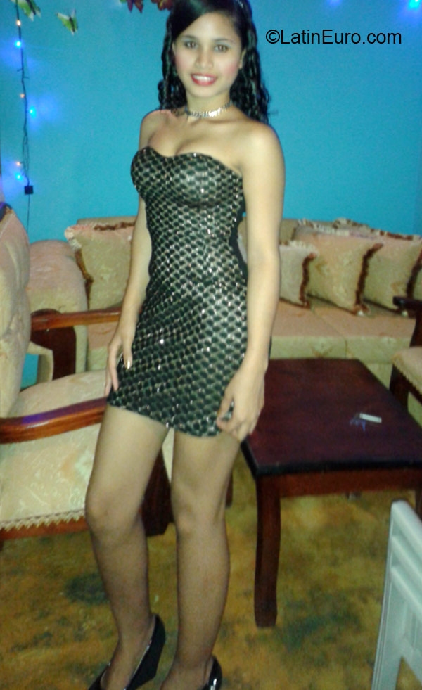 Date this sultry Dominican Republic girl Nalsida from Santiago DO24515