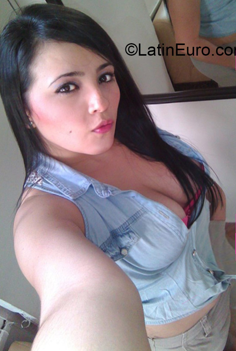 Date this young Colombia girl Marcela from Pereira CO18514