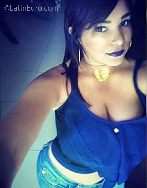 Date this foxy Dominican Republic girl Carolina from Santo Domingo DO24549