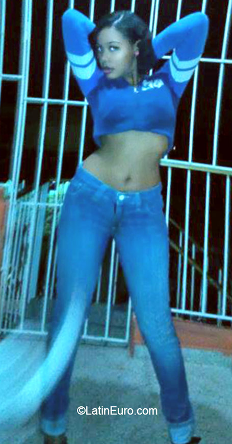 Date this passionate Dominican Republic girl Ayiesia from Santo Domingo DO24575
