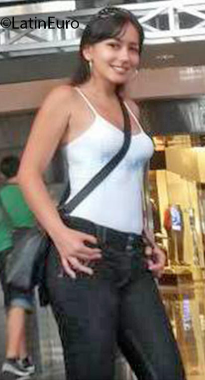 Date this voluptuous Colombia girl Lilia from Armenia CO18538