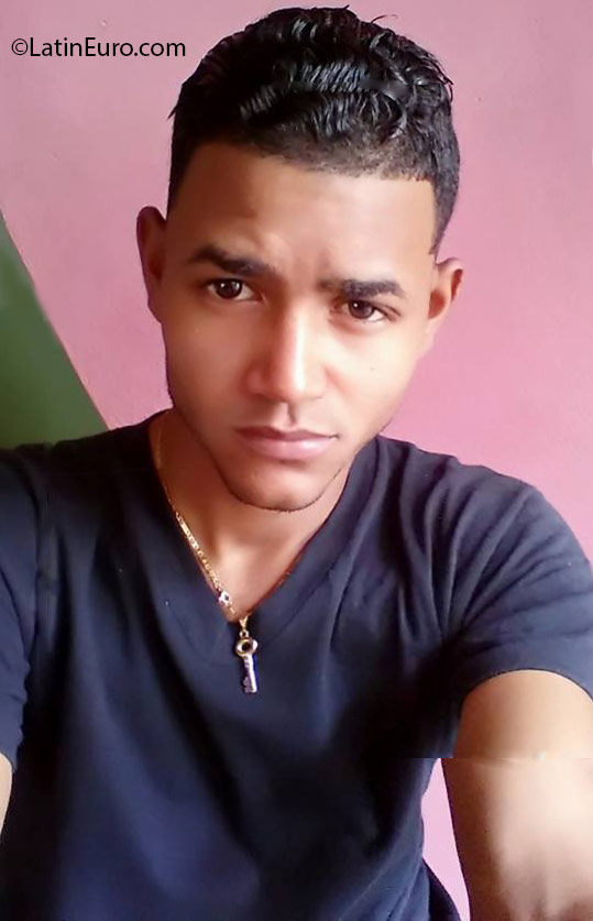 Date this tall Dominican Republic man Antonio from Puerto Plata DO24600