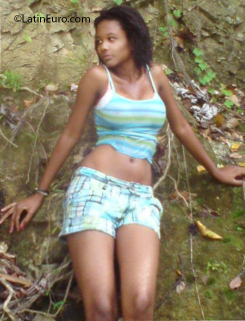 Date this foxy Dominican Republic girl Violet from Santo Domingo DO24639