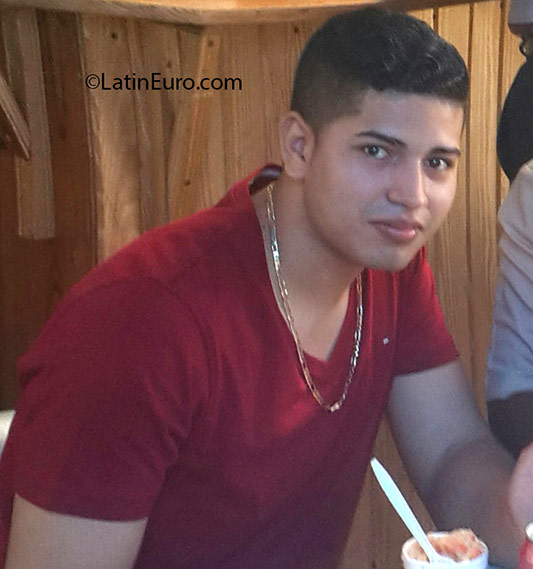 Date this young Panama man Luis from Panama City PA855