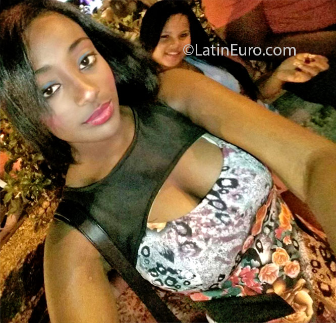 Date this sultry Dominican Republic girl Brenda from Santo Domingo DO24692