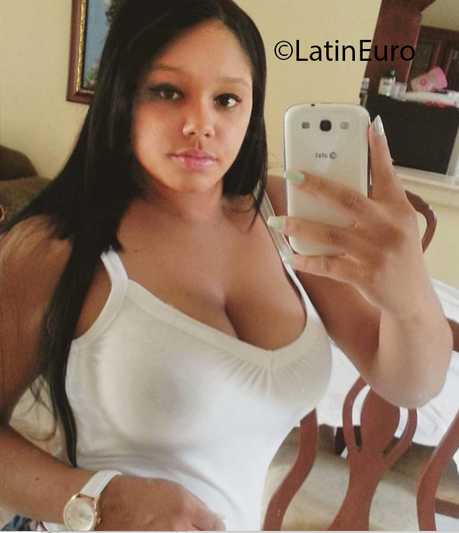 Date this hard body Dominican Republic girl Katherin from Santiago DO24701