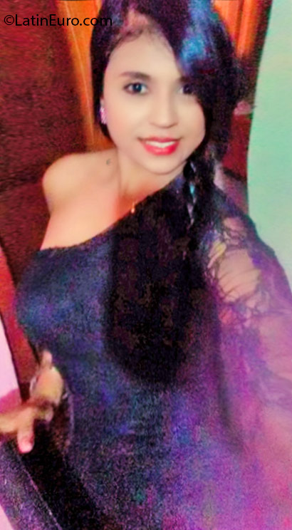 Date this pretty Colombia girl Lemis from Valledupar CO18592