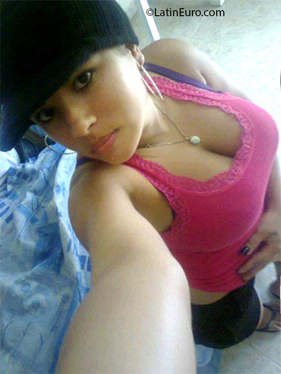 Date this voluptuous Dominican Republic girl Madelin from Santiago DO24733