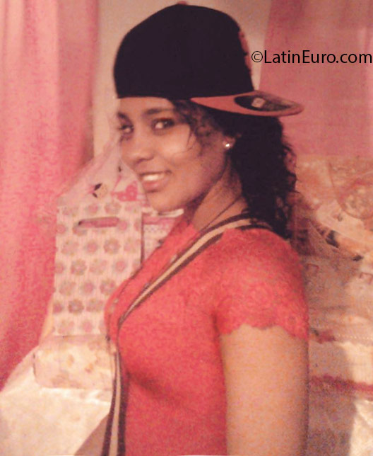Date this athletic Dominican Republic girl Cassandra from Santo Domingo DO24888