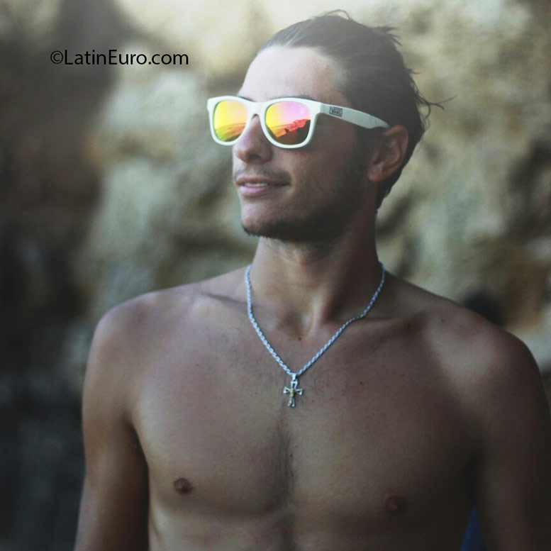 Date this good-looking Dominican Republic man Alessandro from La Romana DO24898