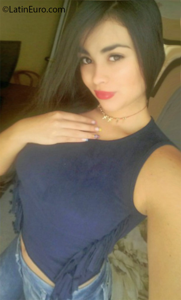 Date this lovely Colombia girl Yuli from Pereira CO18678