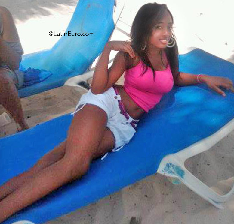 Date this good-looking Dominican Republic girl Perla from Santo Domingo DO25033