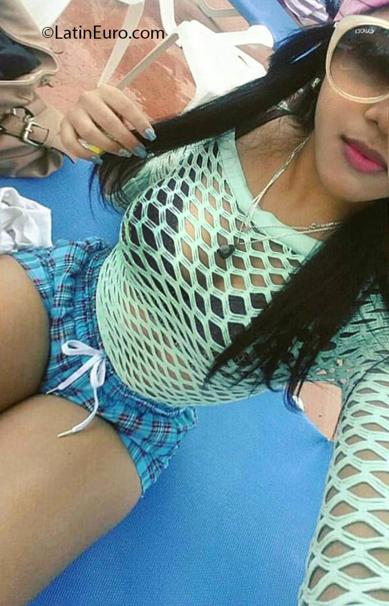 Date this attractive Dominican Republic girl Shantal from Santo Domingo DO25040