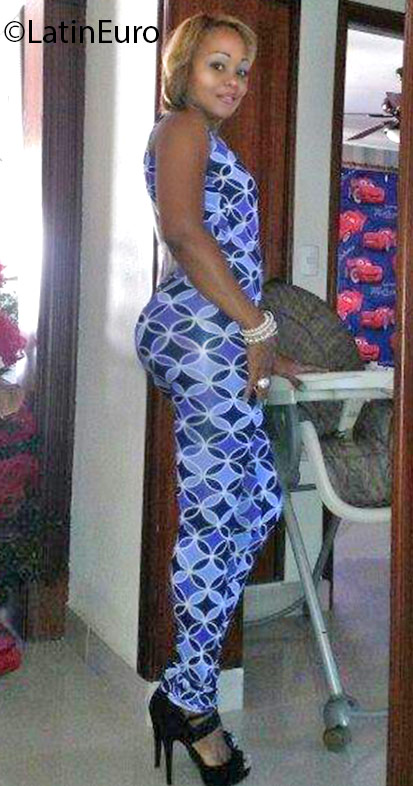 Date this good-looking Dominican Republic girl Perla from Santo Domingo DO25072